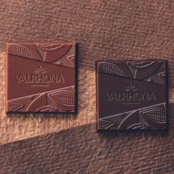 Coffret 32 Carrés Chocolat Noir et Lait - Valrhona