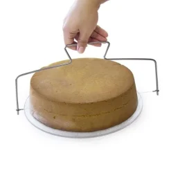 Lyre à gâteau et génoise - Lily Cook