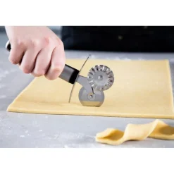 Roulette à pâtes et pâtisserie lisse et cannelée - MasterClass